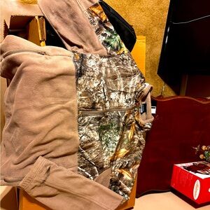 Used like new Columbia fleece pull over 1/2 zip